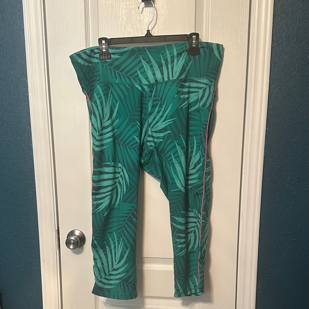 Old Navy Green Leaf Pattern Leggings